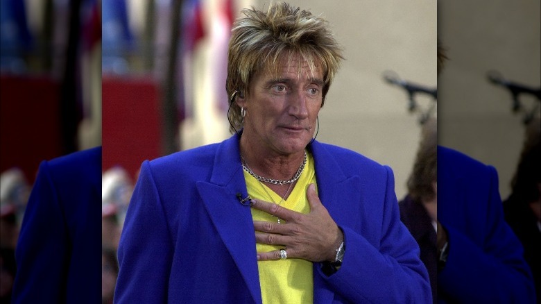 Rod Stewart hand on chest 