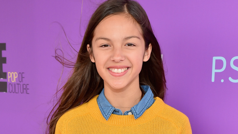 Olivia Rodrigo smiling in 2015