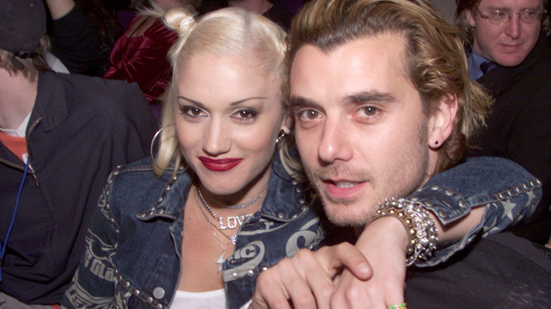 gwen stefani in denim and pink lips holding hands with gavin rossdale