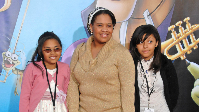 Chandra Wilson with her daughters