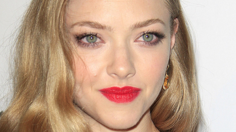 Amanda Seyfried strikes a pose on the red carpet