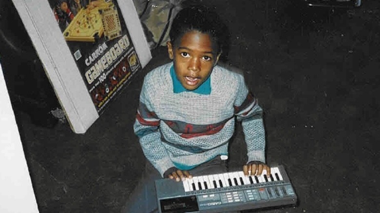 Young Nick Cannon playing the keyboard 