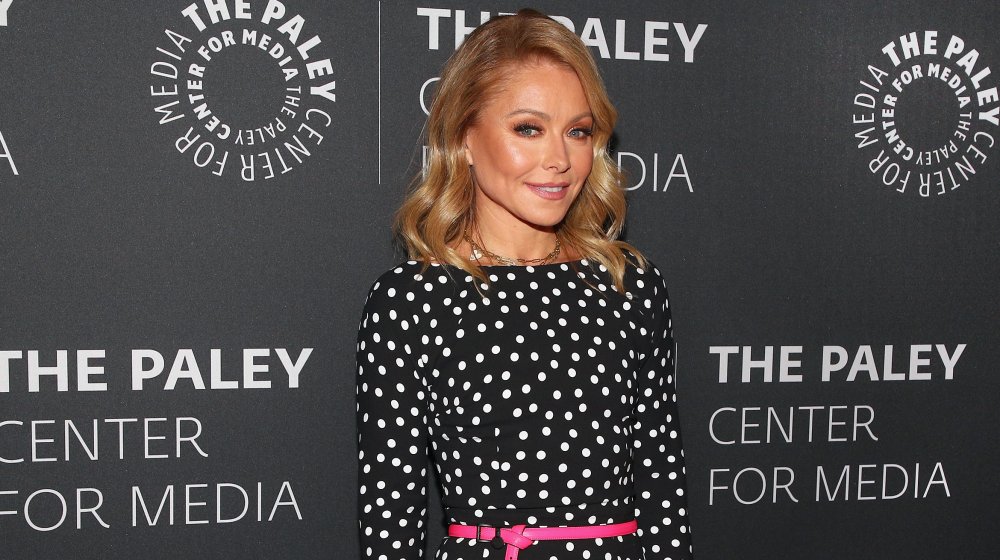 Kelly Ripa smiling on the red carpet in 2020