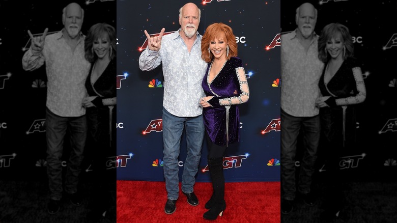 Reba McEntire and her boyfriend Rex Linn posing on the red carpet