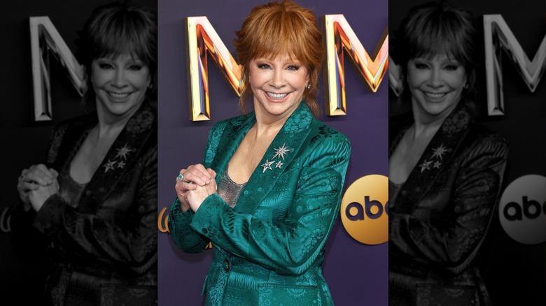 Reba McEntire posing in a green outfit