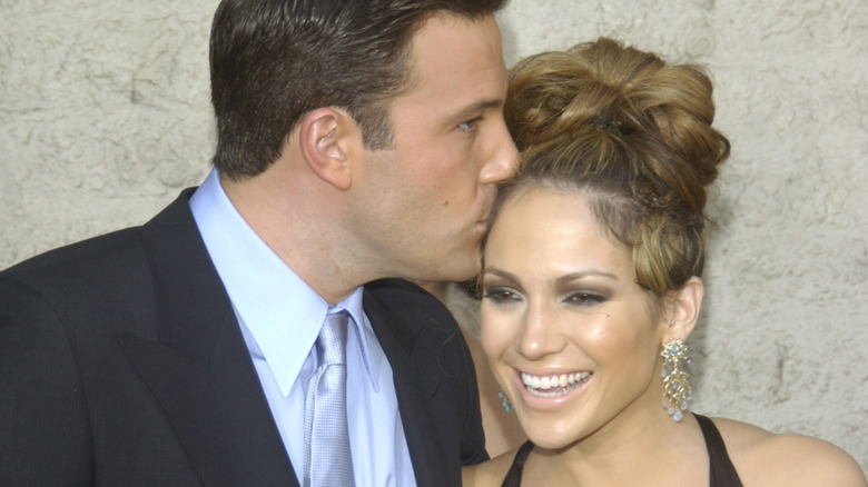 Ben Affleck kisses Jennifer Lopez