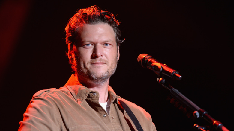 Blake Shelton performing