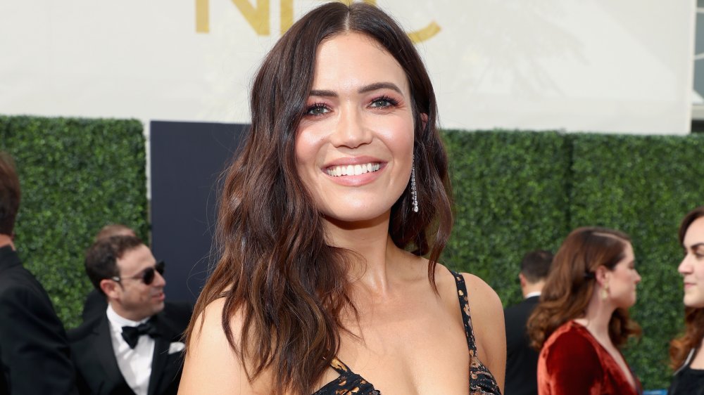 Mandy Moore in a black-and-gold patterned dress, attending the 2018 Emmys