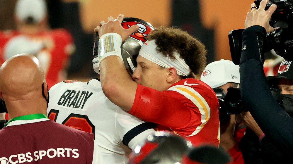 Tom Brady and Patrick Mahomes embracing