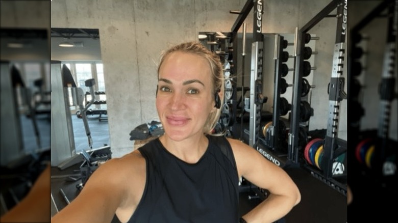 Carrie Underwood posing in the gym