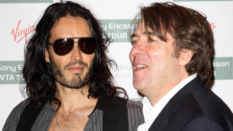 Russell Brand and Jonathan Ross posing 