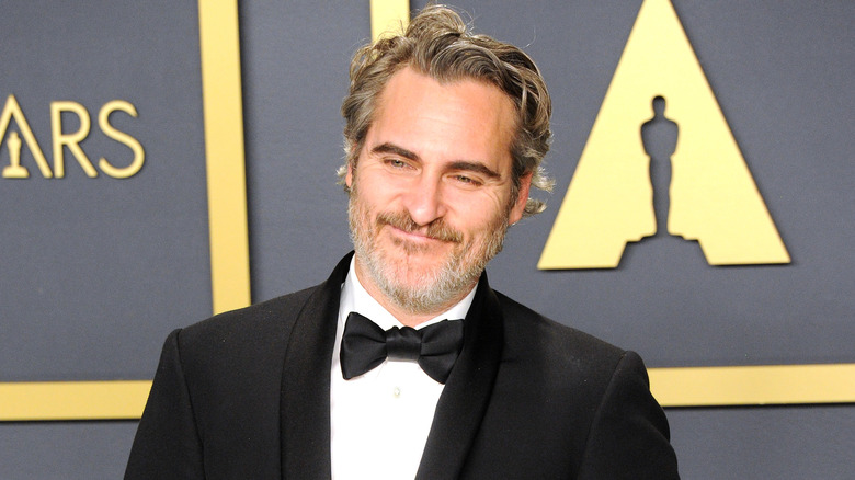 Joaquin Phoenix smiling at Oscars