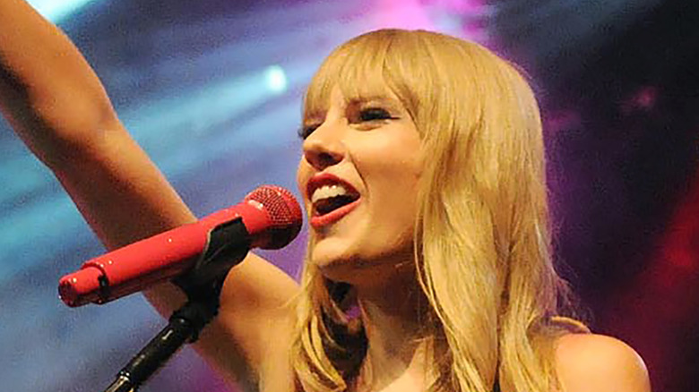 Taylor Swift performing 