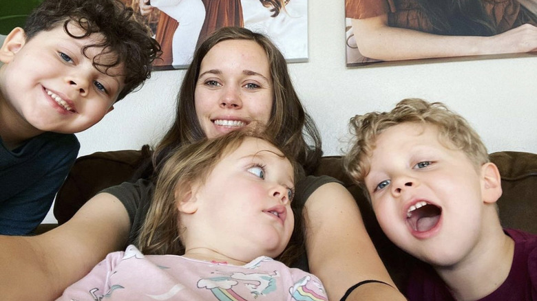 Jessa Duggar and her kids taking a selife