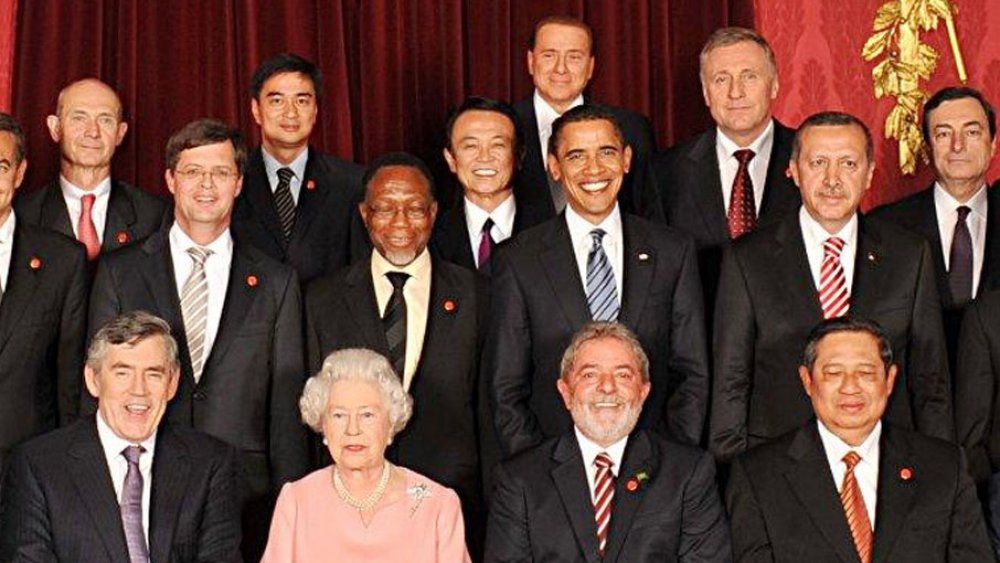 The Queen posing for G20 photo