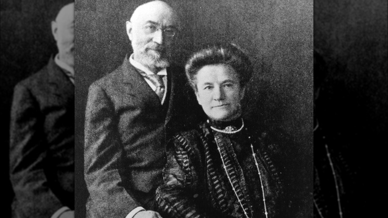 Isidor and Ida Straus posing