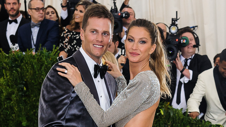 Tom Brady posing with Giselle Bundchen