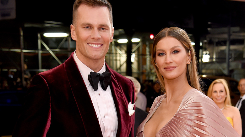 Tom Brady and Gisele Bündchen posing