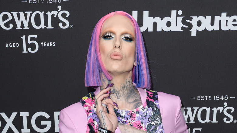 Jeffree Star posing