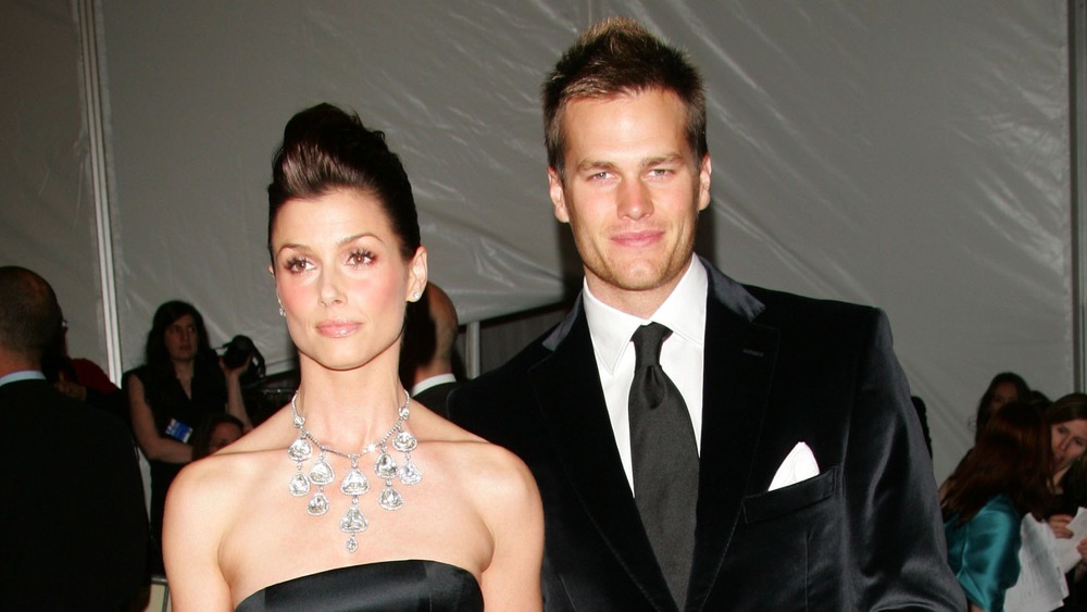 Bridget Moynahan and Tom Brady posing for cameras on a red carpet