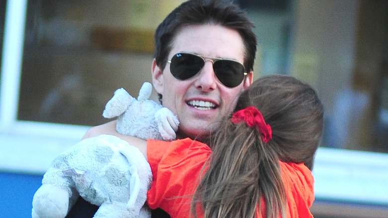 Tom Cruise carrying daughter Suri