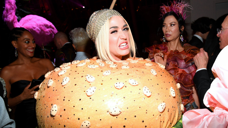 Katy Perry as hamburger