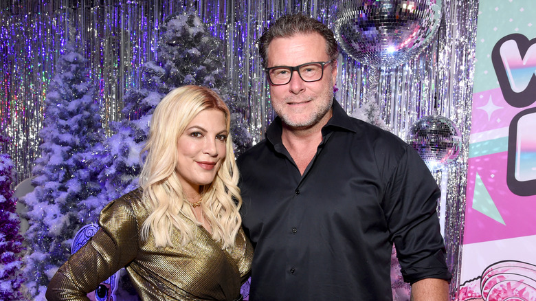 Tori Spelling and Dean McDermott smile