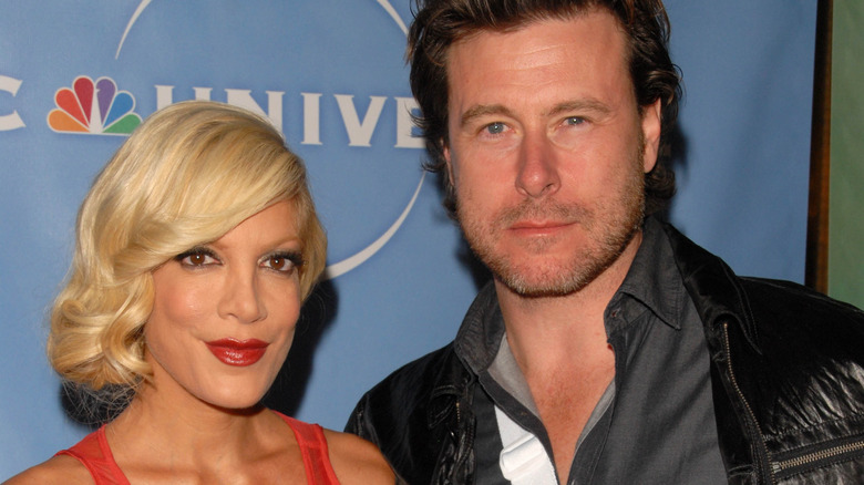 Tori Spelling and Dean McDermott pose