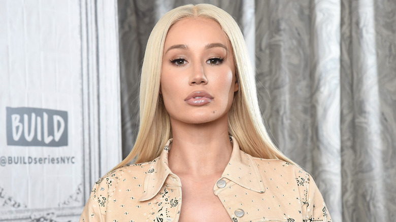 Iggy Azalea nude lip