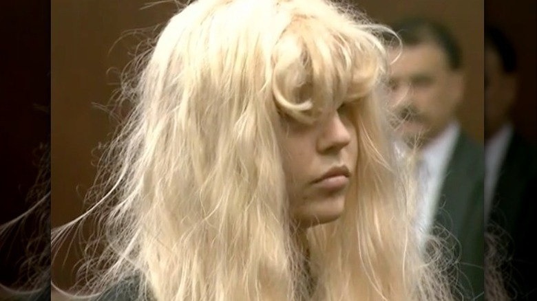 Amanda Bynes at court, in blonde wig