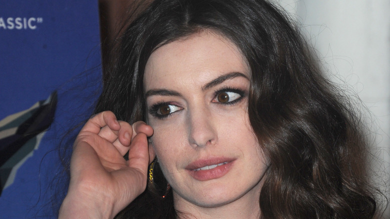 Anne Hathaway, looking upset, 2017 photo 