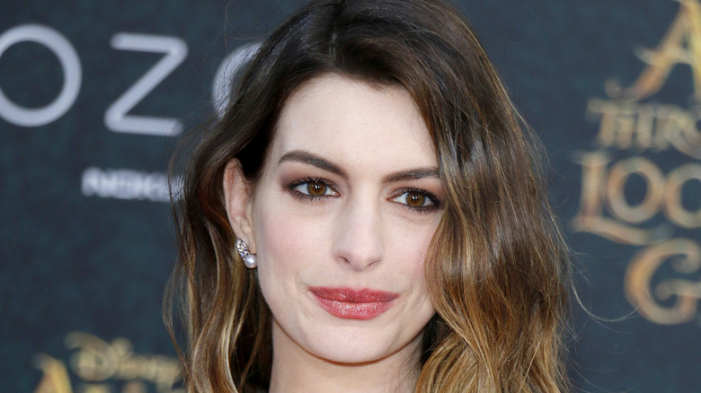 Anne Hathaway, 2016 photo, looking serious