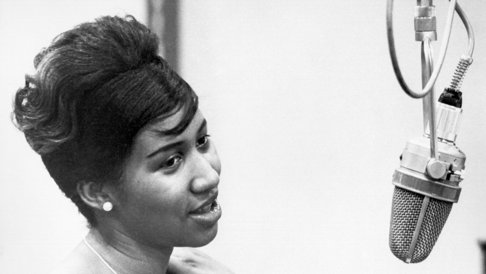 Aretha Franklin singing in studio