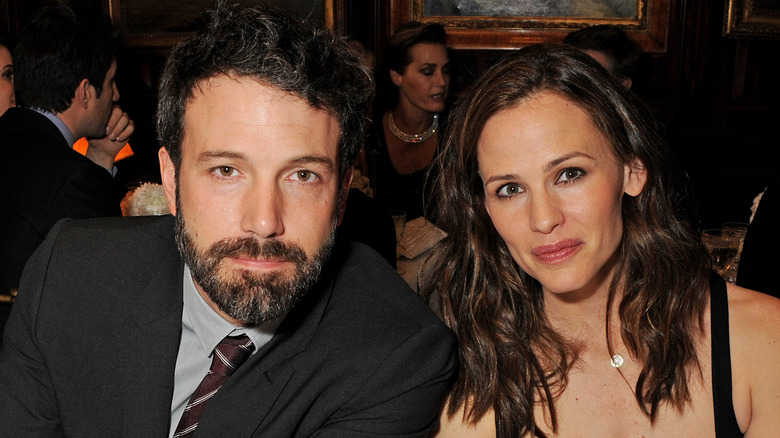 Ben Affleck and Jennifer Garner posing 