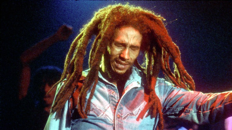 Bob Marley bowing his head in concert