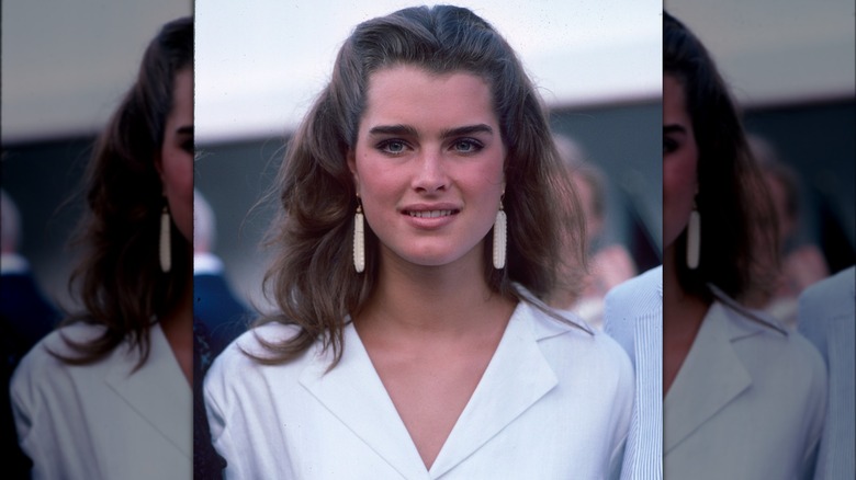 Brooke Shields posing at an event