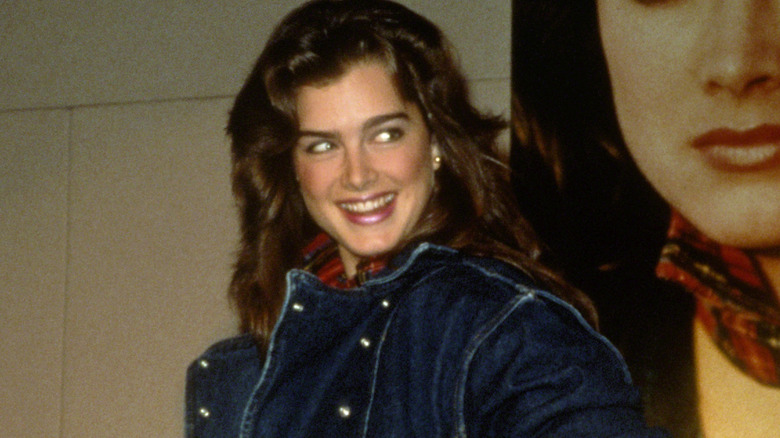 Brooke Shields posing at an event