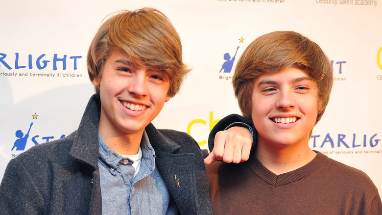 Cole and Dylan Sprouse smiling