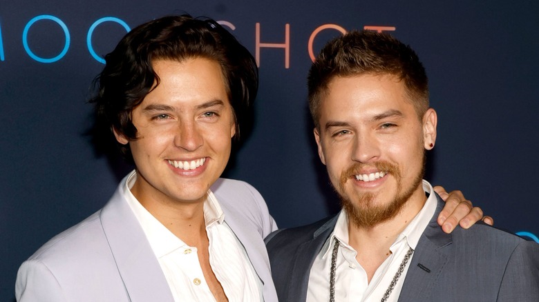 Cole and Dylan Sprouse grinning