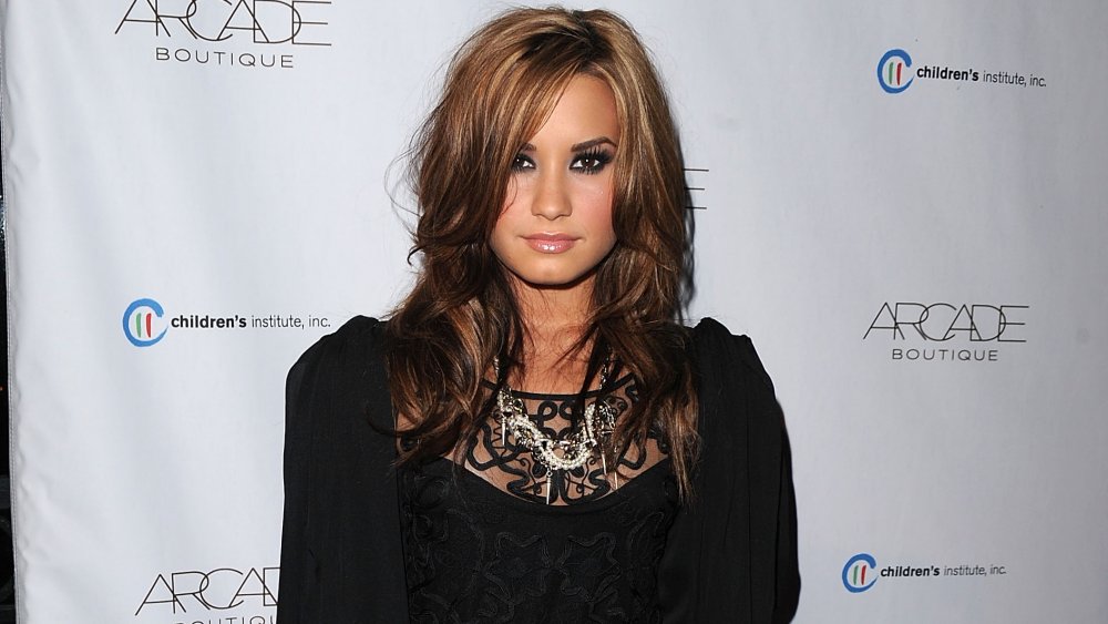 Demi Lovato with smokey eyes and brown hair