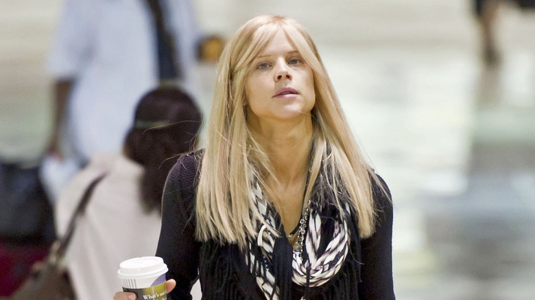 Elin Nordegren walking