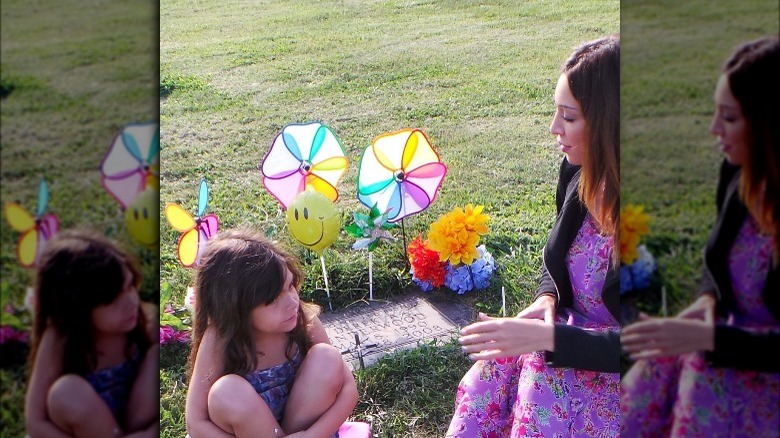 Farrah Abraham and her daughter at Derek Underwood's grave