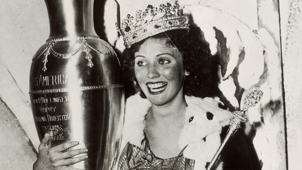 Henrietta Leaver winning Miss America in 1935