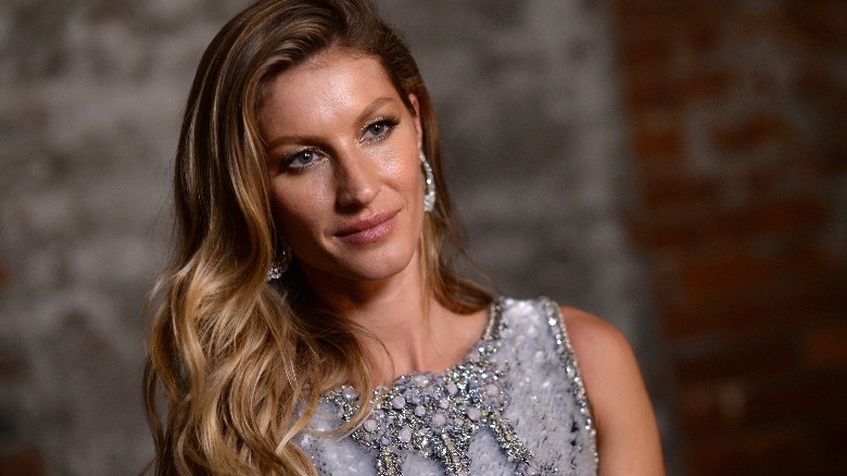 Gisele Bündchen with her hair in a side part