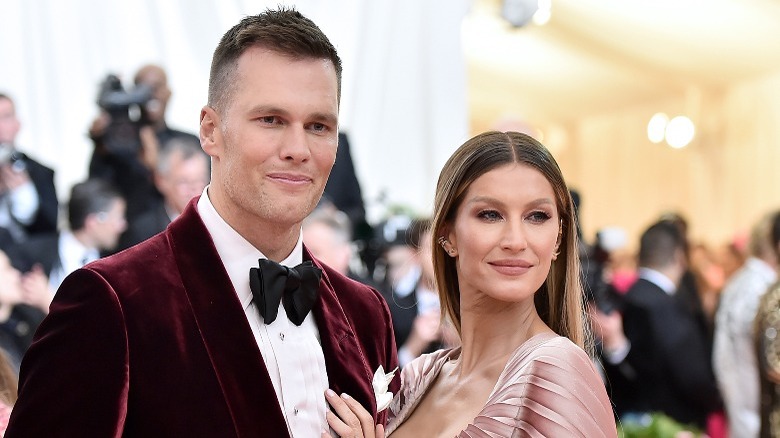 Tom Brady and Gisele Bündchen posing