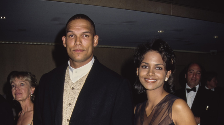 Halle Berry with David Justice, posing