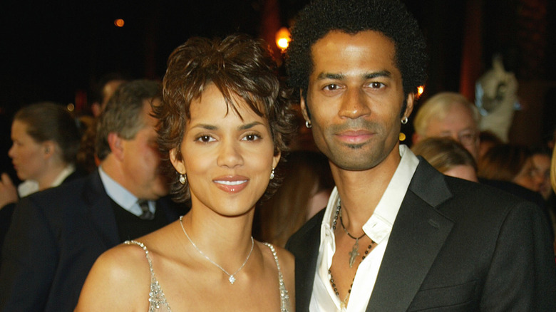 Halle Berry with Eric Benet, both posing