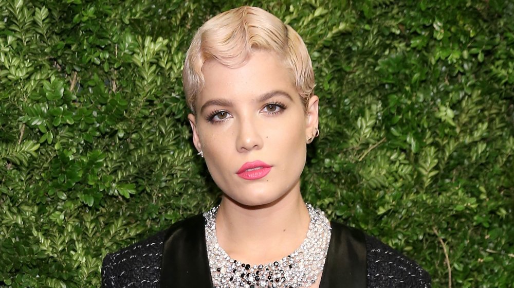 Halsey with short hair in waves and huge silver necklace