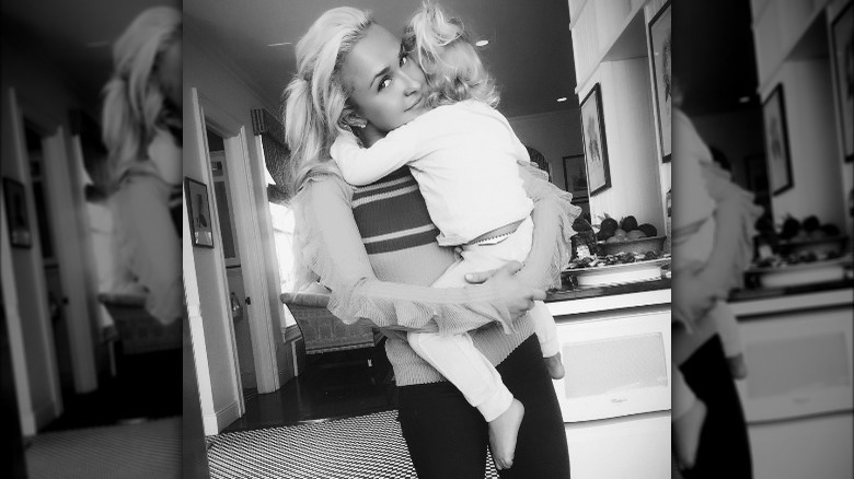 Hayden Panettiere holding her daughter