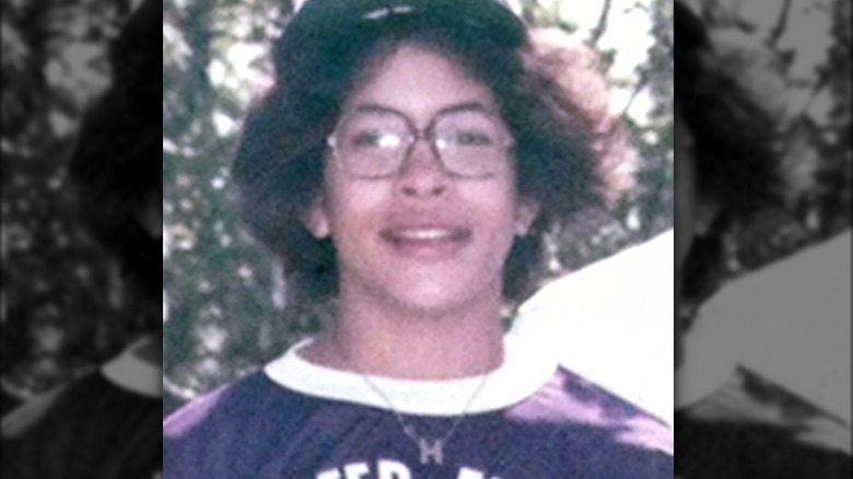 Hoda Kotb posing as a teen